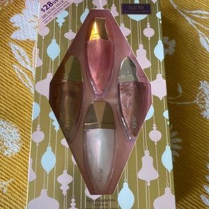 Tart Lip ornaments set